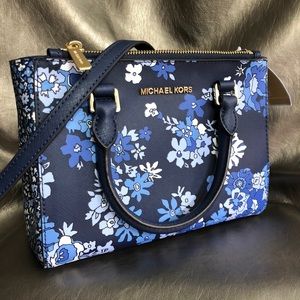 SOLD— Michael kors KELLEN satchel crossbody